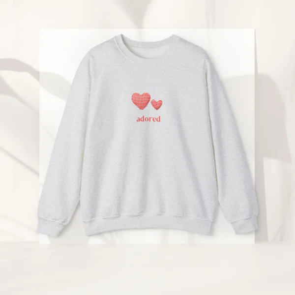 Adored sweatshirt with Gingham heart on Gildan 18000 - Ash Flatlay