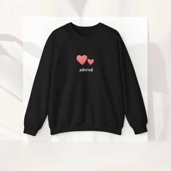 Adored sweatshirt with Gingham heart on Gildan 18000 - Black Flatlay