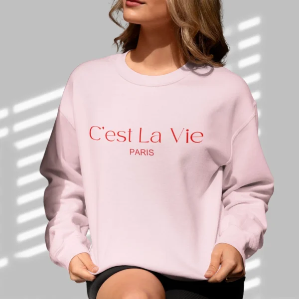 C'est La Vie sweatshirt with text on Gildan 18000 - Light Pink