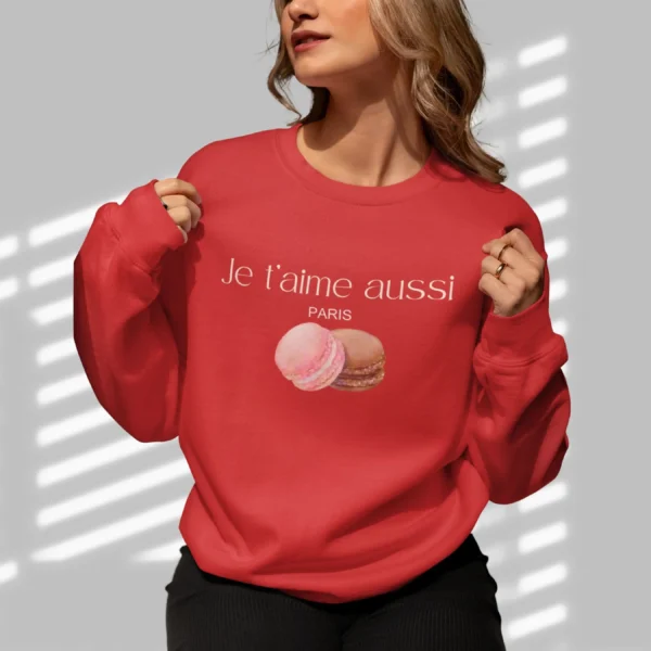 Je t’aime aussi Paris sweatshirt with macaron design on red Gildan 18000 crewneck - Red