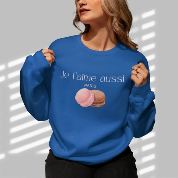 Je t’aime aussi Paris sweatshirt with macaron design on red Gildan 18000 crewneck - Royal