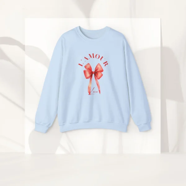 L’Amour sweatshirt with red bow – Gildan 18000 in Light Blue Flatlay