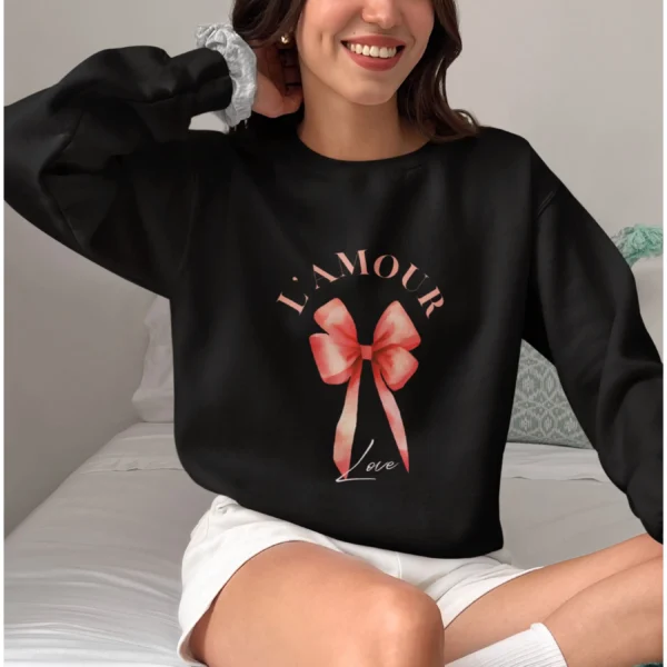 L’Amour sweatshirt with red bow – Gildan 18000 in Black