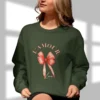 L’Amour sweatshirt with red bow – Gildan 18000 in Forest Green