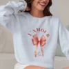 L’Amour sweatshirt with red bow – Gildan 18000 in Light Blue