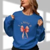 L’Amour sweatshirt with red bow – Gildan 18000 in Royal