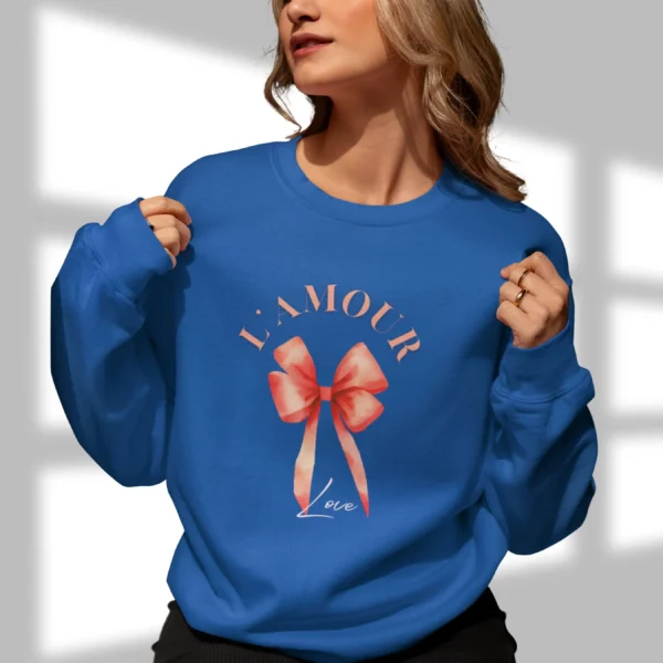 L’Amour sweatshirt with red bow – Gildan 18000 in Royal