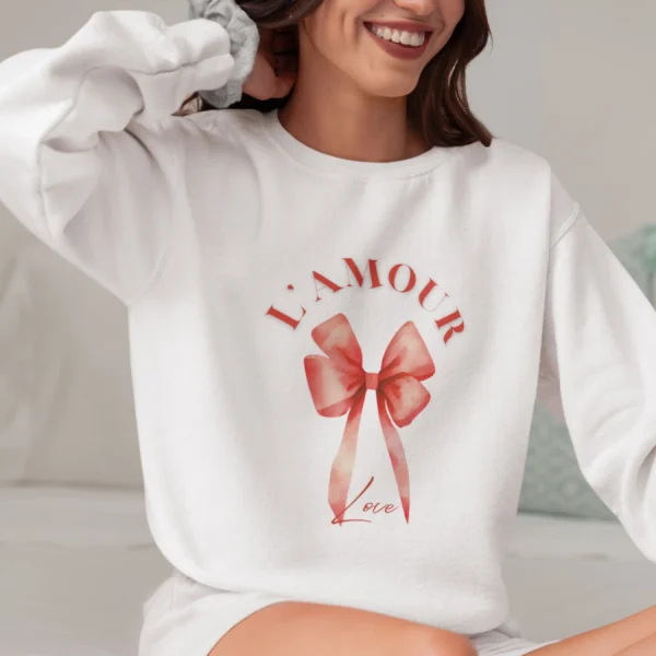 L’Amour sweatshirt with red bow – Gildan 18000 in White